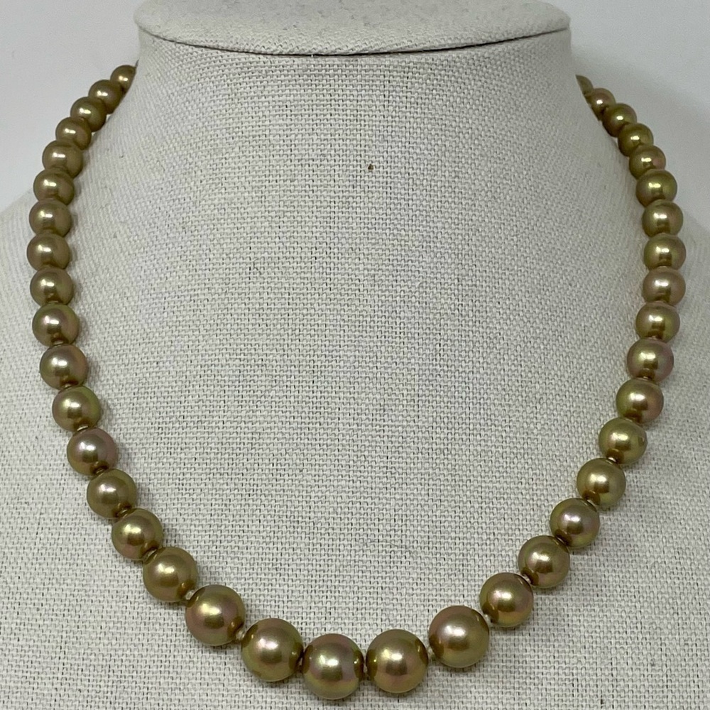 Beautiful graduated faux Pearl Necklace